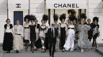 Karl Lagerfeld, a világhírű divattervező élete