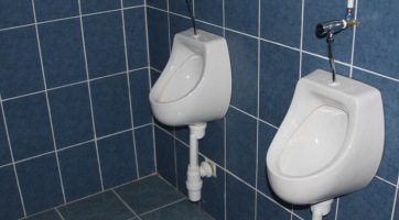 Tisztább és szebb mosdókat akarnak a magyar iskolások!