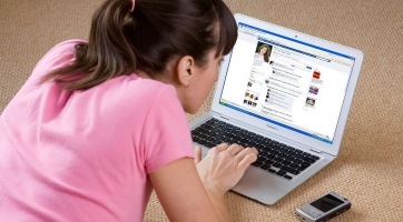 Megcsal, ha mással flörtöl a Facebookon?