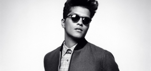 Bruno Mars még egy díjátadón is képes elaludni