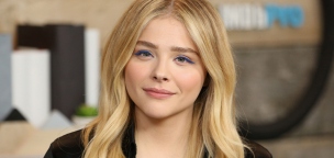 Chloe Grace Moretz ruhájára nincsenek szavak