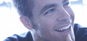 Chris Pine a zuhany alatt tanult meg énekelni