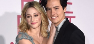 Cole Sprouse végre megtörte a csendet és elárulta, hogy milyen viszonyban van Lili Reinharttal