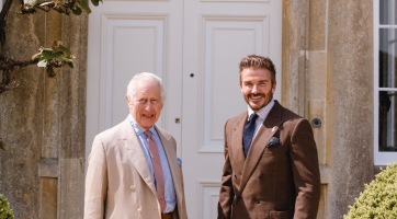 David Beckham lovagi címet kap Károly királytól, Victoria pedig Lady Beckham lesz