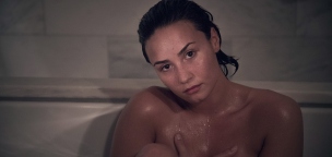 Demi Lovato nekivetkőzött
