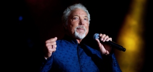 Egyre mélyebbre süllyed a depresszióban Tom Jones felesége