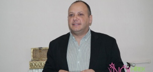Elhunyt Damu Roland