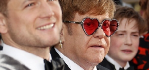 Elton John egymillió dollárt ajánlott fel az ausztrál tűzvész áldozatainak
