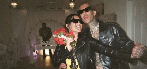 Friss képek Kourtney Kardashian és Travis Barker esküvőjéről
