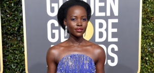 Gusztustalan: Lupita Nyong'o hangyákkal megszórt gyümölcsöt eszik