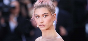 Hailey Bieber kénytelen volt elnézést kérni egy pincértnőtől