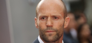 Jason Statham képes egyetlen rúgással kinyitni egy üveget