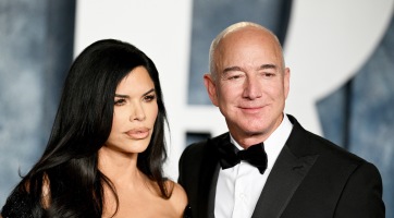 Jeff Bezos és menyasszonya 100 millió dollárt adományoznak a hawaii erdőtüzek elleni küzdelemre
