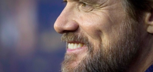 Jim Carrey is segített vinni elhunyt barátnője koporsóját
