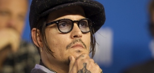 Johnny Depp ismét Jack Sparrow jelmezébe bújt, hogy beteg gyerekeken segítsen