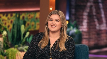 Kelly Clarkson nem engedi gyermekeinek a közösségi média használatát 18 éves korukig