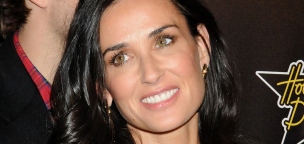 Kiderült, hogy miként került halott férfi Demi Moore medencéjébe