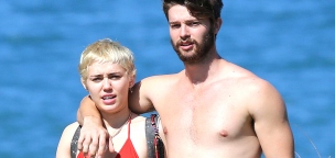 Kirakta Miley Cyrus szűrét a kis Schwarzenegger?
