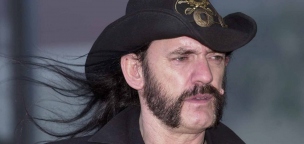 Koncert közben, a színpadon lett rosszul Lemmy, a Motörhead frontembere!