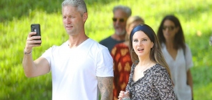 Lana Del Ray nem bánja, hogy ennyien érdeklődnek a párja iránt