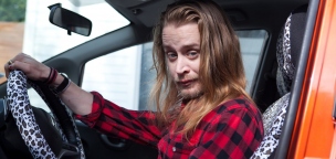 Macaulay Culkin újra összeszedte magát, már barátnője is van