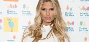 Megmutatta hatalmas új melleit Katie Price