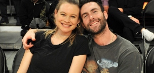 Megszületett Adam Levine és Behati Prinsloo második kislánya!