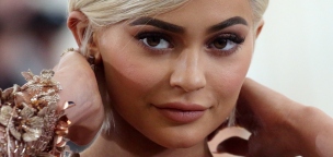 Monoklija lett Kylie Jennernek?
