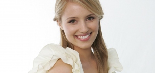 Óriási eljegyzési gyűrűt villantott Dianna Agron