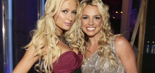 Paris Hilton számos bulizós közös fotóval köszöntötte a 40 éves Britney Spearst