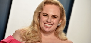 Rebel Wilson meztelenül napozott