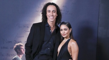 Vanessa Hudgens megmutatta hatalmas eljegyzési gyűrűjét