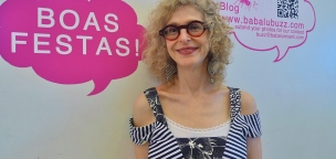 A divatblogger, aki elmúlt 60 éves, de még mindig eszeveszettül színesen öltözködik