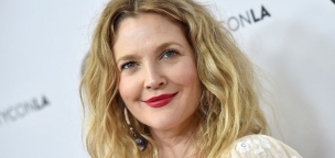Drew Barrymore elárulta, hogy ő mivel ápolja a kezét, a koronavírus miatti sokszori kézmosások után