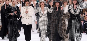 Karl Lagerfeld nélkül zajlott le a Chanel 2019 őszi-téli divatshowja