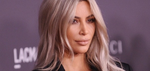 Kim Kardashian ismét szőkére váltott
