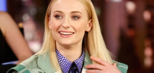 Sophie Turner bátran felvállalja a divatbakiját