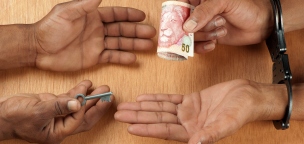 Még a bűnözésnél is jobban aggasztja a magyarokat a korrupció!