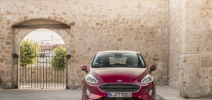 Megérkezett az új csajos Ford Fiesta