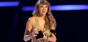 Taylor Swift tarolt az American Music Awards díjátadón