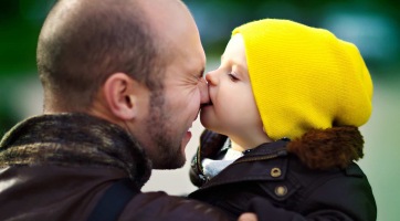 Az újdonsült édesapáknak két év kell ahhoz, hogy boldognak érezzék magukat újra kapcsolatukban